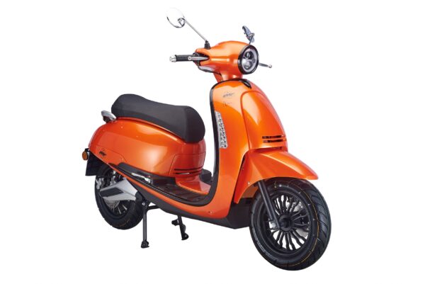 modèle E-Nana orange de trois-quarts face, scooter électrique au look rétro de la gamme IMF Industrie