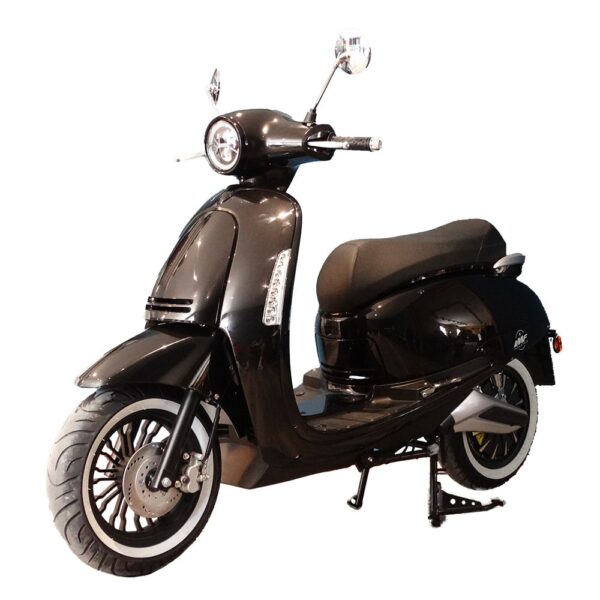 modèle E-Nana noir de trois-quarts face, scooter électrique au look rétro de la gamme IMF Industrie