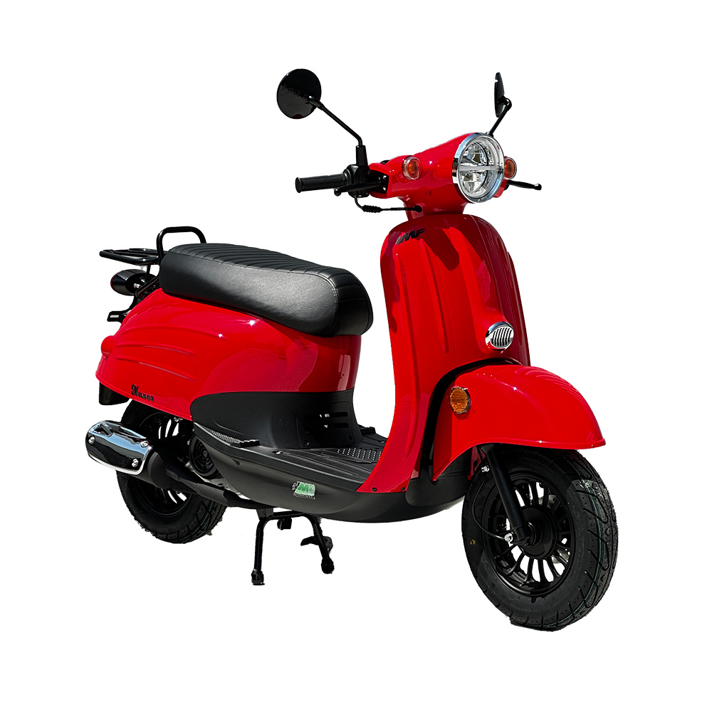modèle Naxos rouge de trois-quarts, scooter thermique au look rétro de la gamme IMF Industrie
