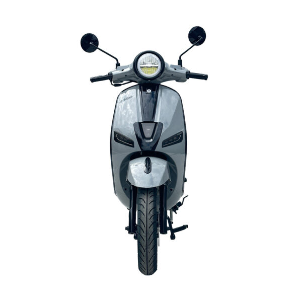 modèle Highway gris de face, scooter thermique de la gamme IMF Industrie