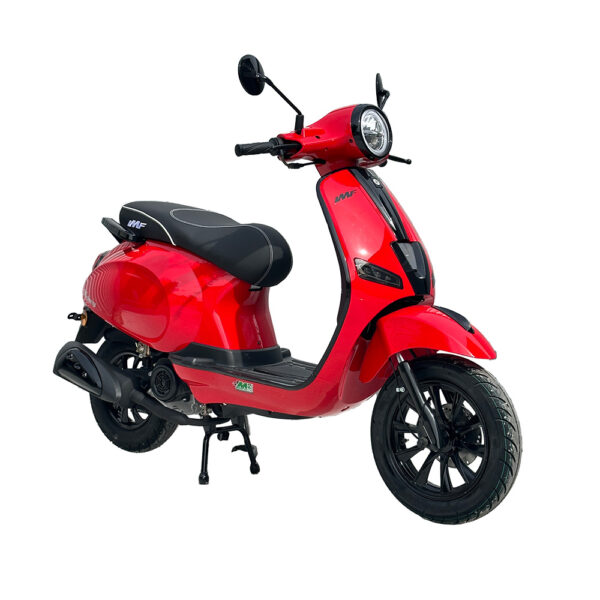 modèle Highway rouge de trois-quarts, scooter thermique de la gamme IMF Industrie