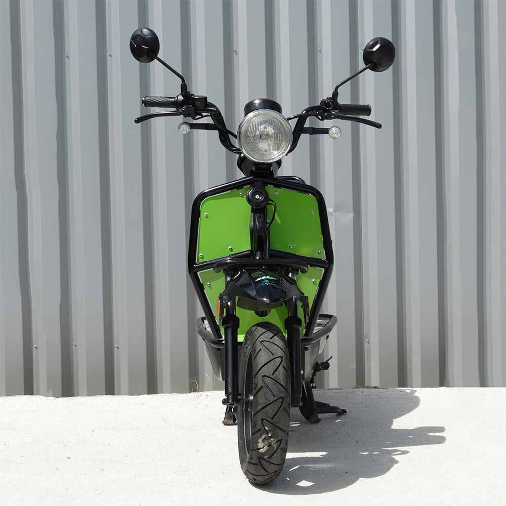 E-Ptio scooter électrique français reconditionné de la marque IMF Industrie, scooter utilisé par les Dominos Pizzas, scooter entièrement personnalisable, coloris vert de face