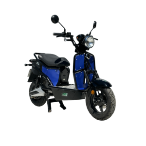 E-Ptio scooter électrique français reconditionné de la marque IMF Industrie, scooter utilisé par les Dominos Pizzas, scooter entièrement personnalisable, coloris bleu de trois-quarts